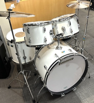 Vintage Ludwig Kit - with hardware!